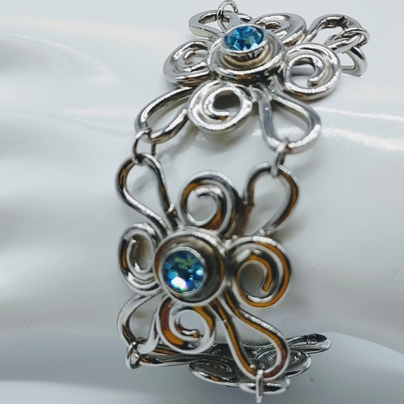 Vintage Avon Silver Tone Blue Rhinestone Bold Flower Bracelet - Picture 6 of 12